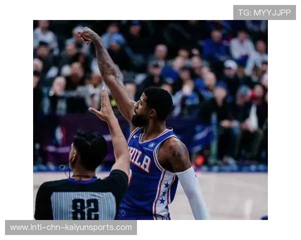 乔治外线漂移跳投命中，76人半场反超比分占据主动