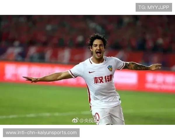 浙江队托利奇直塞穿透，前锋单刀挑射命中